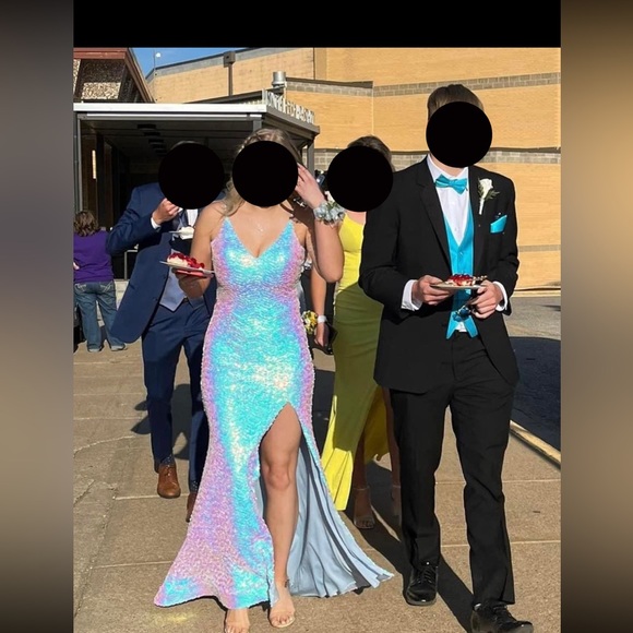 Prom dress - Picture 1 of 3